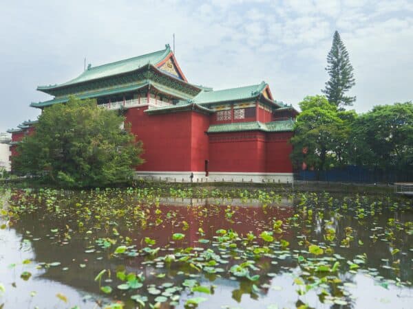 國立歷史博物館緊鄰台北植物園
